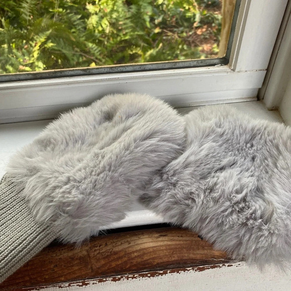 Jocelyn Grey  Faux Fur Fingerless Gloves - Picture 4 of 8